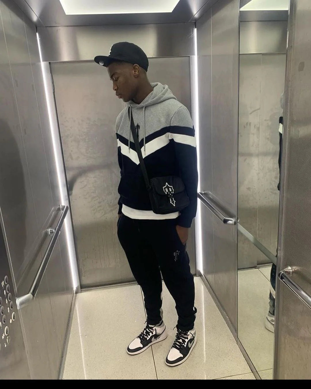 TS V-Stripe Tracksuit - Black/Grey