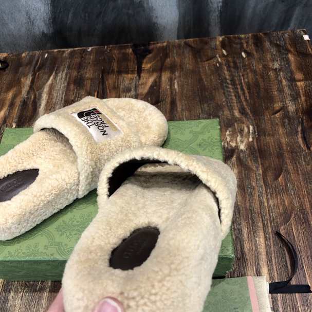 Gucci x The North Face Fur Sandals - Beige