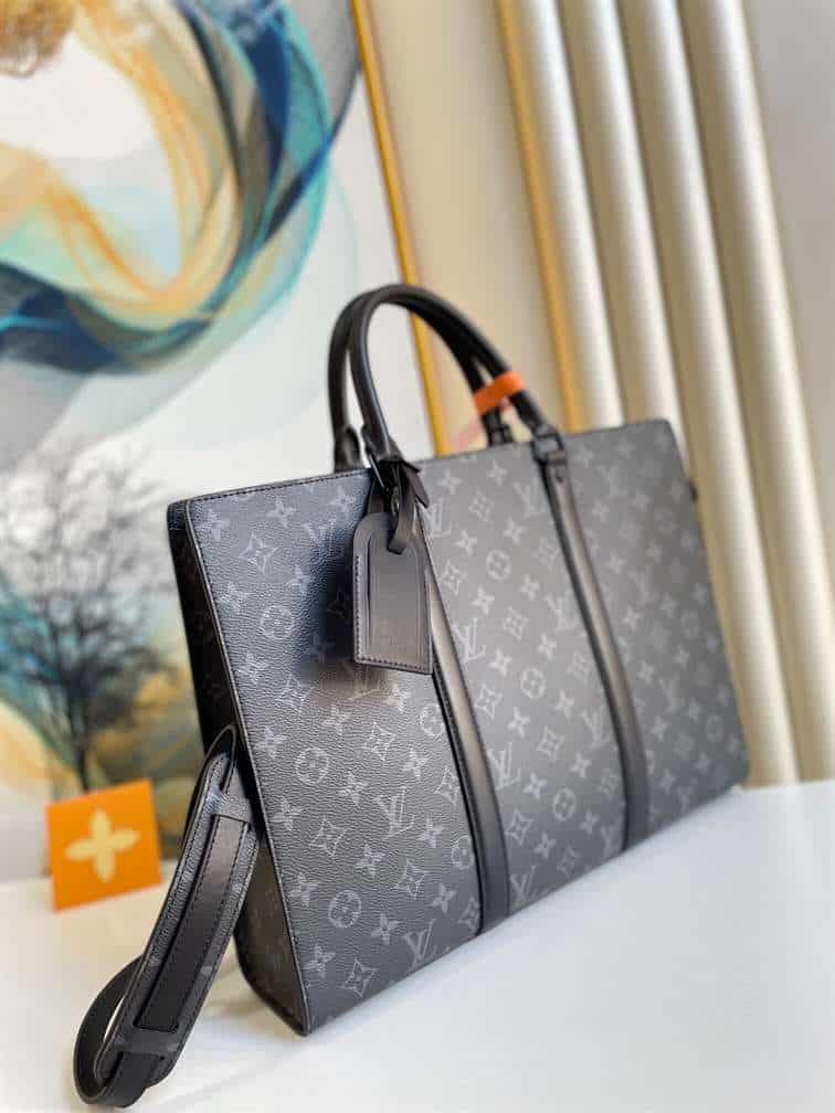 LV Sac Plat Horizontal Zip - Black