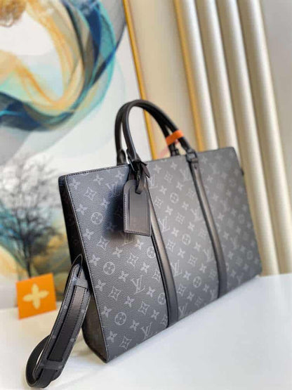 LV Sac Plat Horizontal Zip - Black