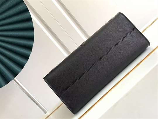 LV On The Go MM Bag - Black