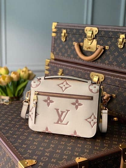 LV Pochette Metis Bag - White