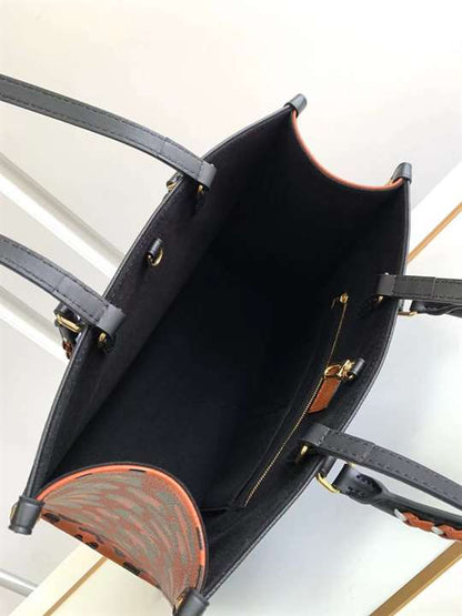 LV On The Go MM Bag - Black