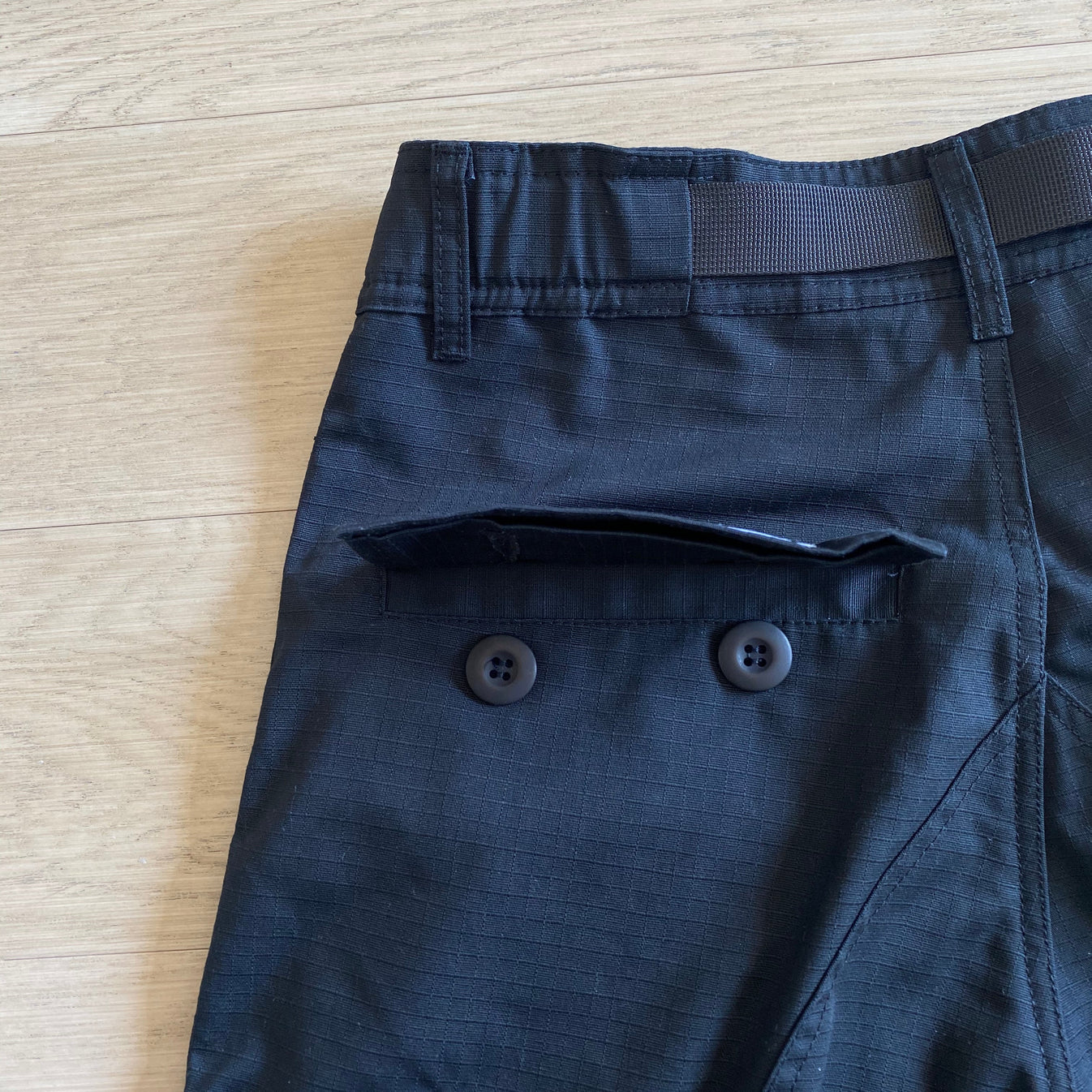 Crtez Island Cargo Pants - Black/Red