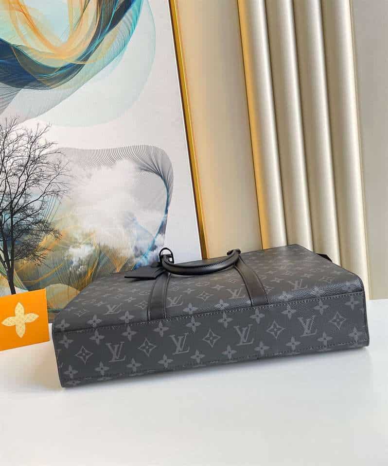 LV Sac Plat Horizontal Zip - Black