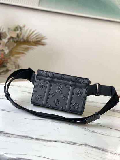 LV Trunk Slingbag - Black