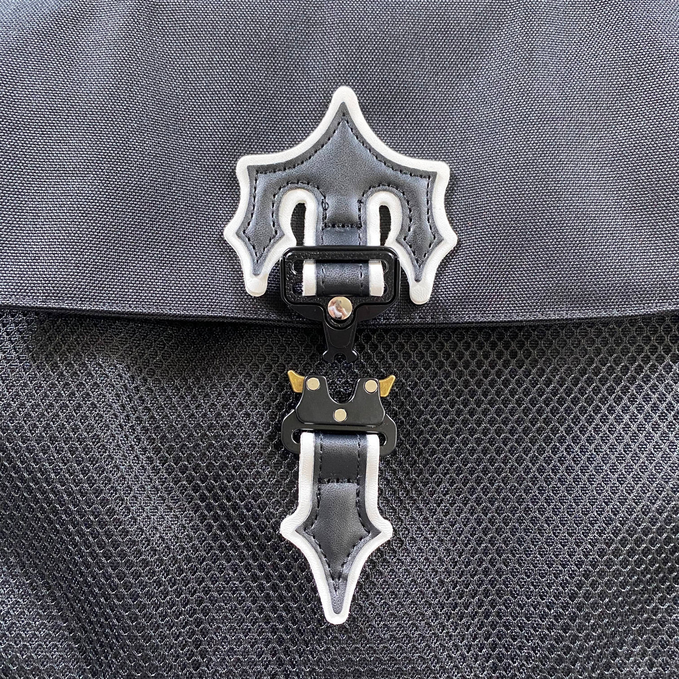 TS Messenger Bag 2.0 - Black/White