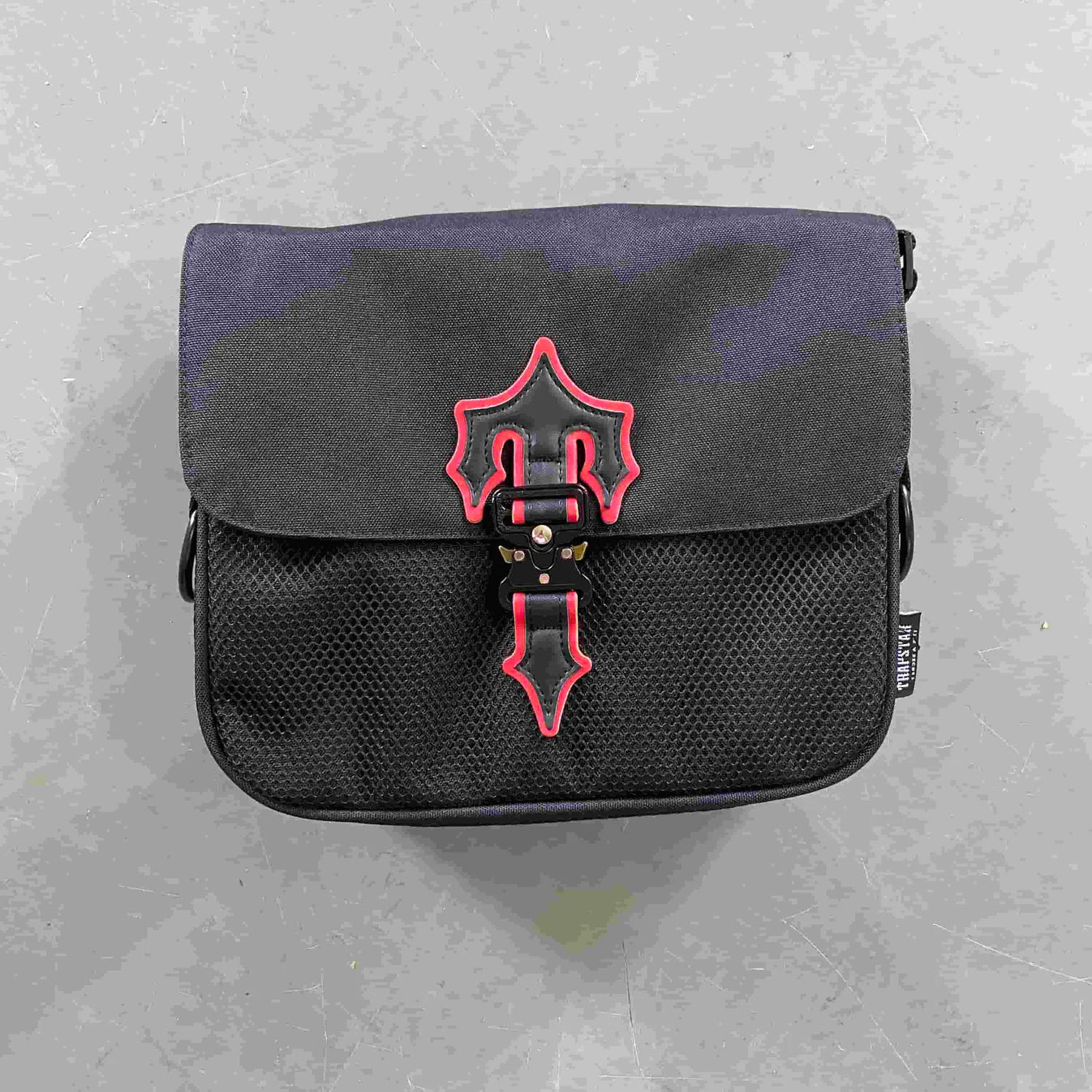 TS Messenger Bag 2.0 - Black/Red