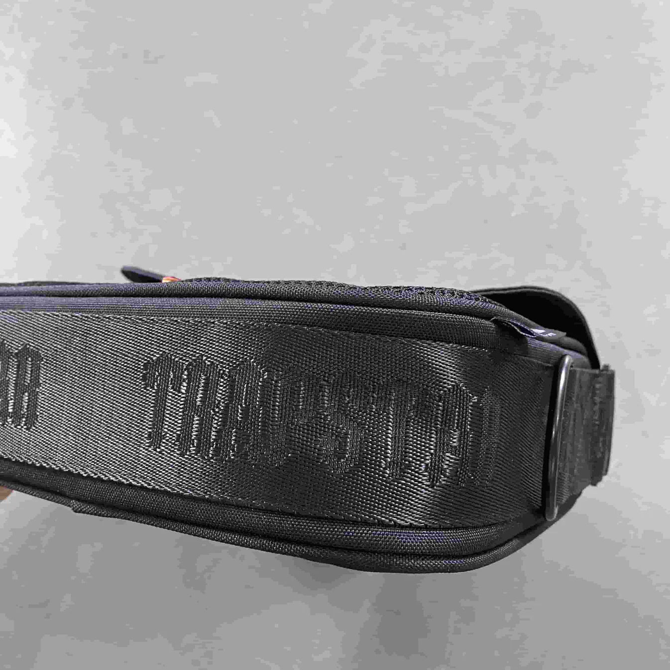 TS Messenger Bag 2.0 - Black/Red