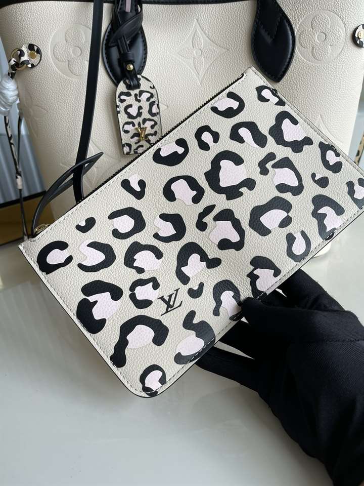 LV Neverfull MM Bag - White