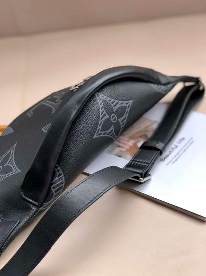 LV Discovery Bumbag - Black