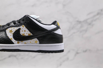 Nike SB Dunk Low - Supreme