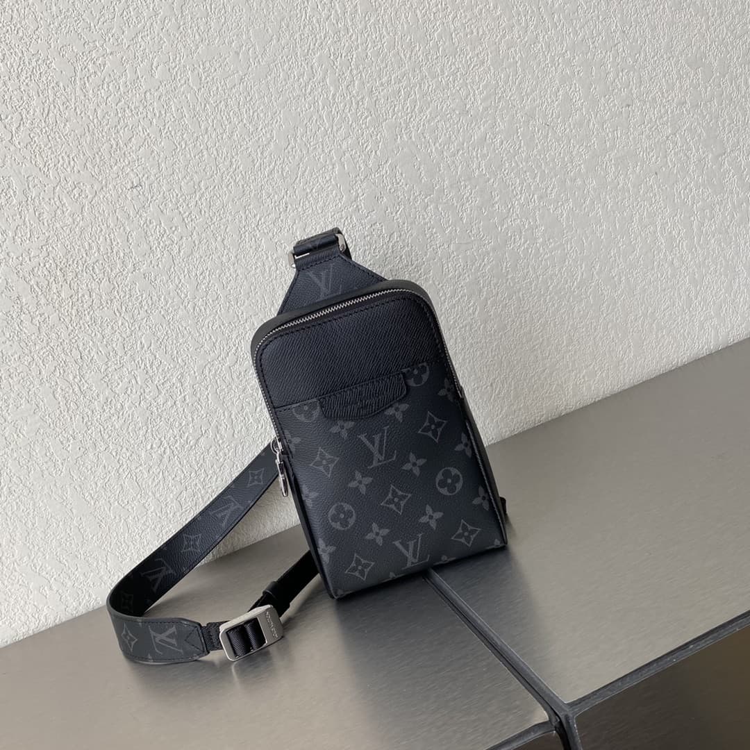 LV Outdoor Slingbag - Black