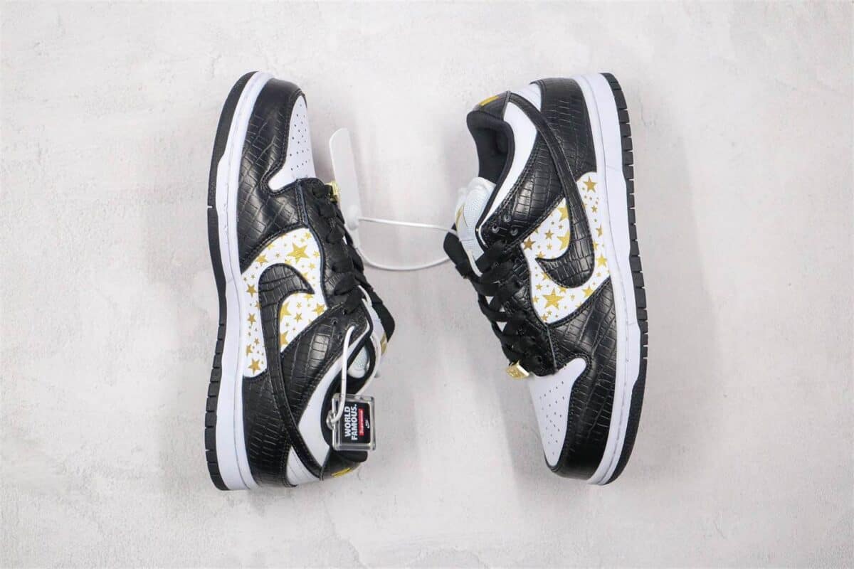 Nike SB Dunk Low - Supreme