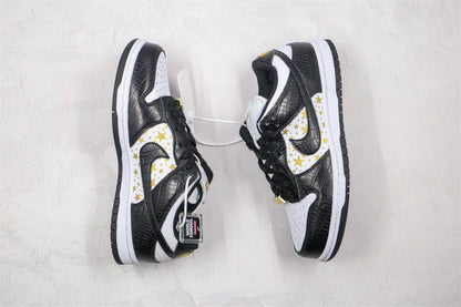 Nike SB Dunk Low - Supreme