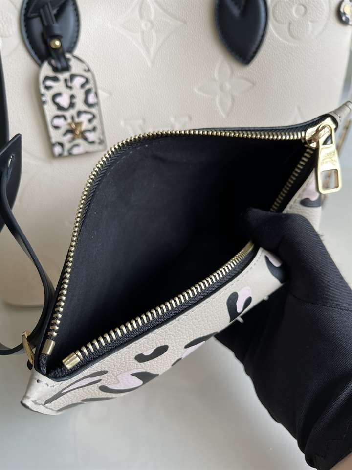 LV Neverfull MM Bag - White