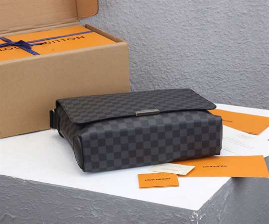 LV District MM Messenger Bag - Black/Navy
