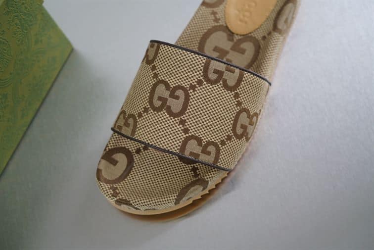 Gucci Slide Sandals - Beige