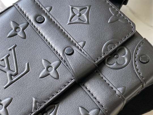 LV Trunk Slingbag - Black
