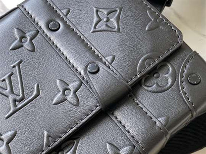 LV Trunk Slingbag - Black