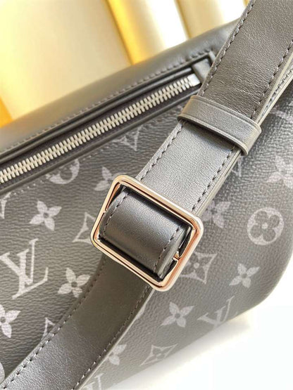LV Discovery Bumbag - Black