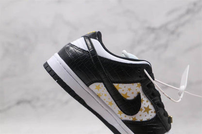 Nike SB Dunk Low - Supreme