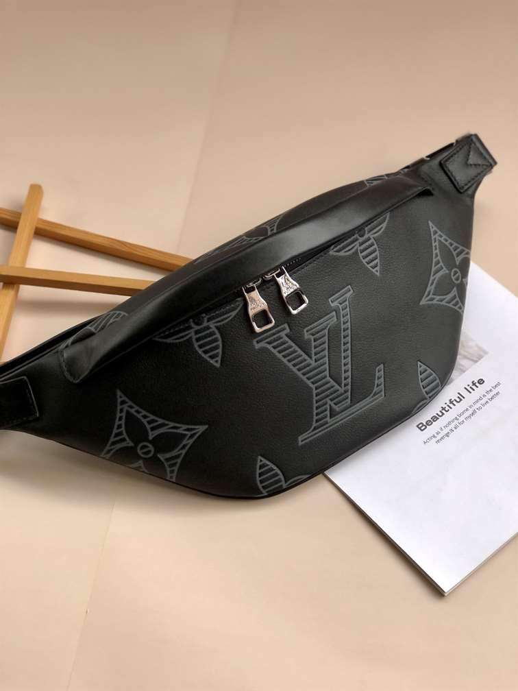 LV Discovery Bumbag - Black