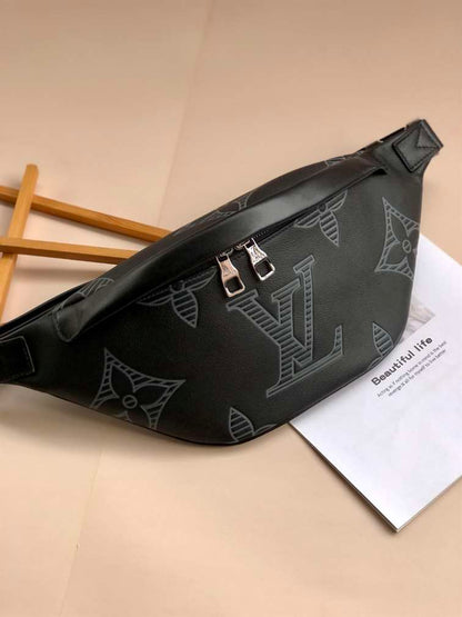 LV Discovery Bumbag - Black