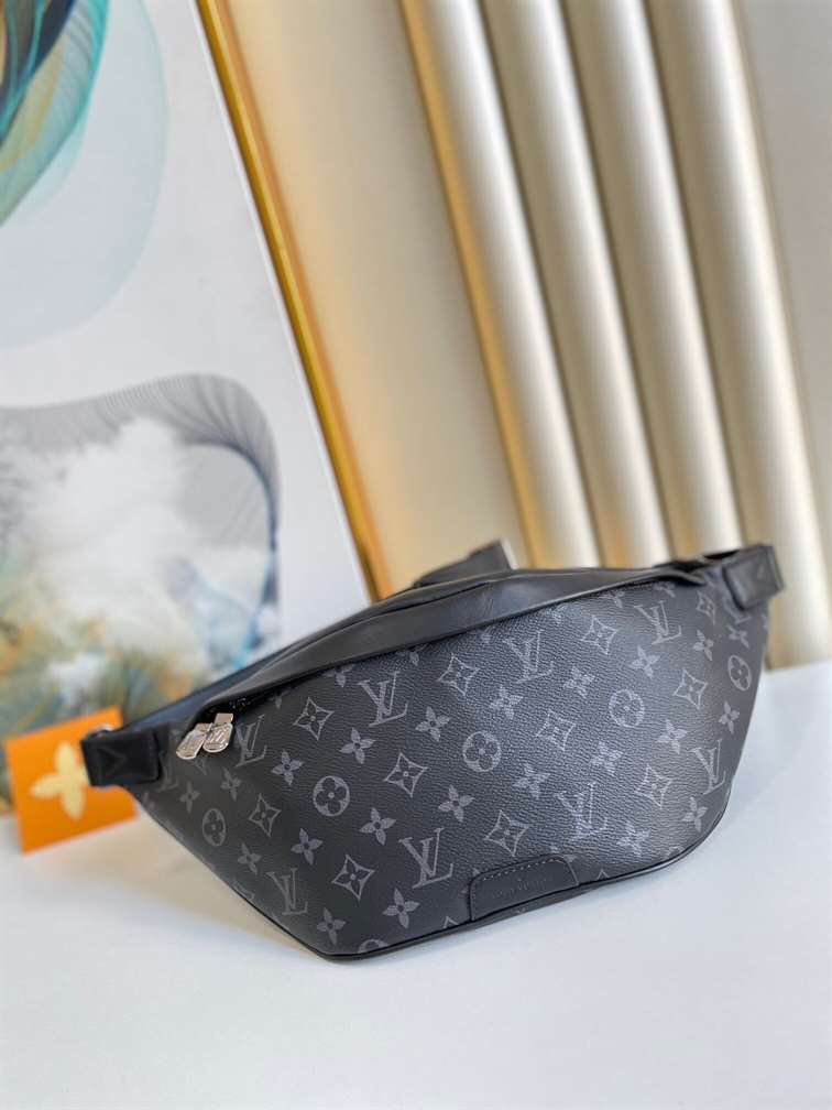 LV Discovery Bumbag - Black