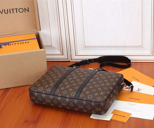 LV Porte-Document Voyage PM Bag - Brown