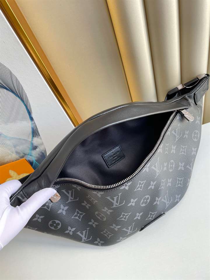 LV Discovery Bumbag - Black