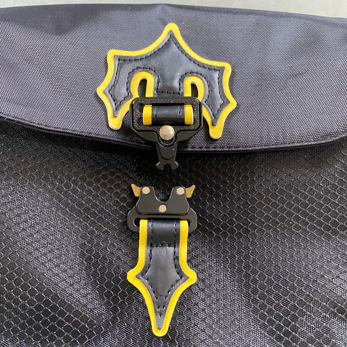 TS Messenger Bag 1.0 - Black/Yellow