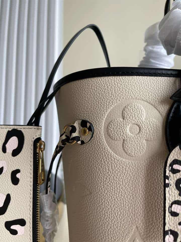 LV Neverfull MM Bag - White
