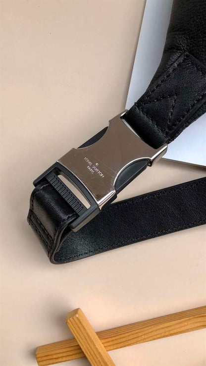 LV Discovery Bumbag - Black