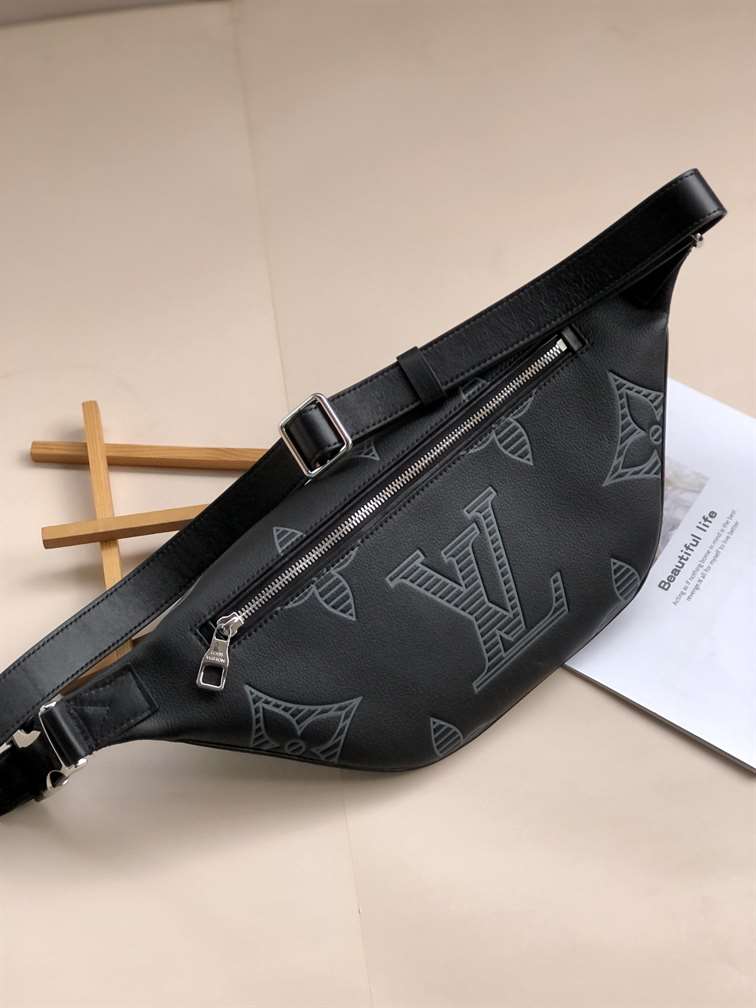 LV Discovery Bumbag - Black