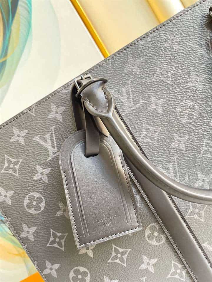 LV Sac Plat Horizontal Zip - Black