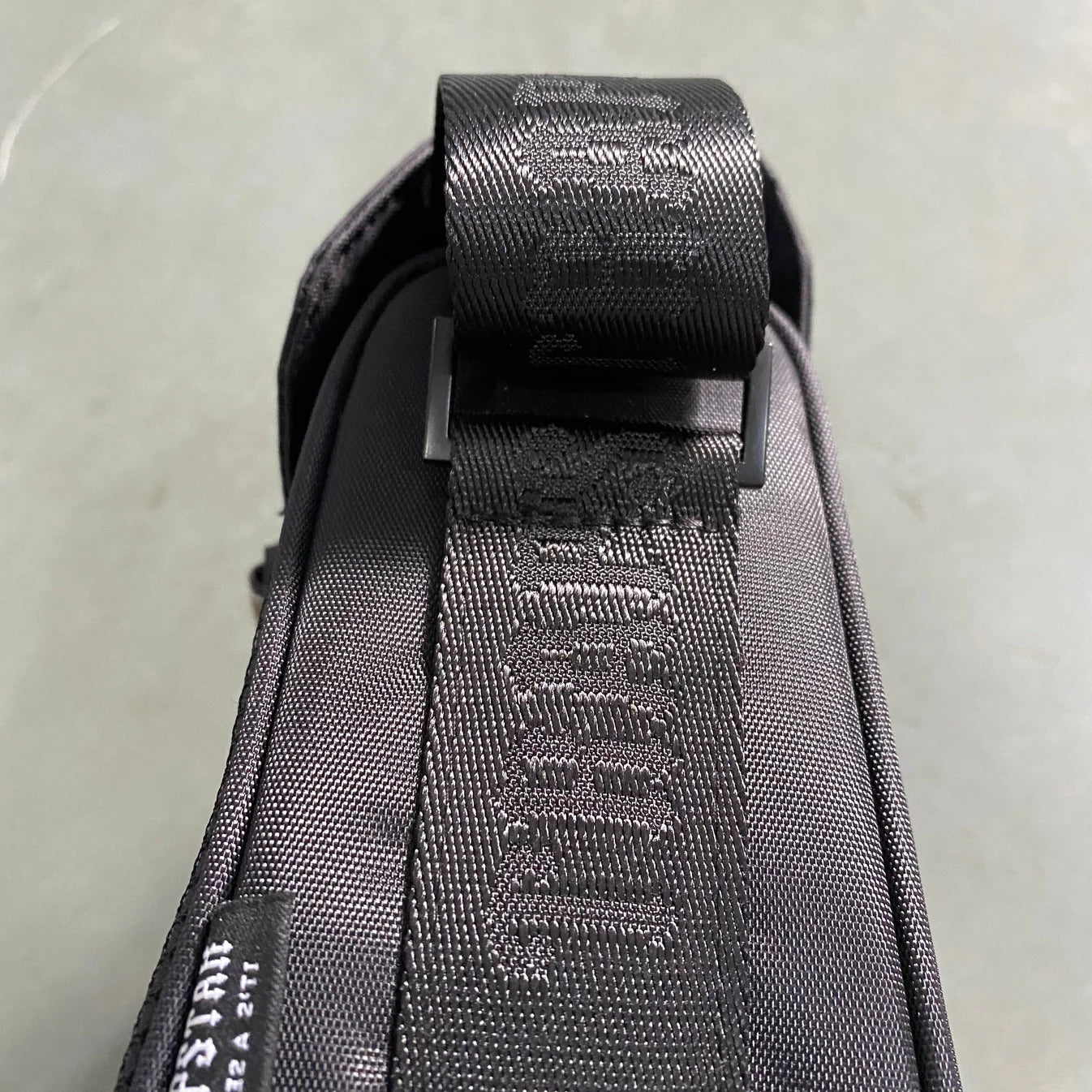 TS Messenger Bag 1.0 - Black/Tiger Camo