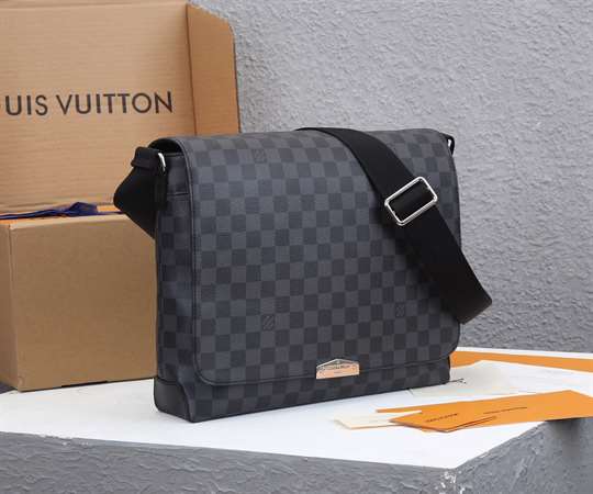 LV District MM Messenger Bag - Black/Navy