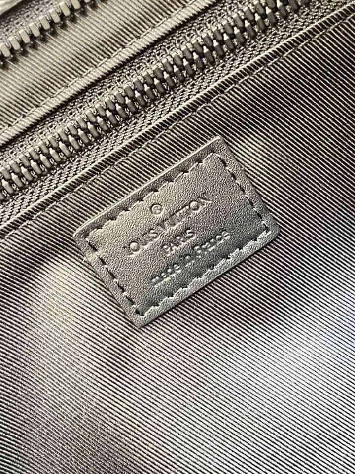 LV Sac Plat Horizontal Zip - Black