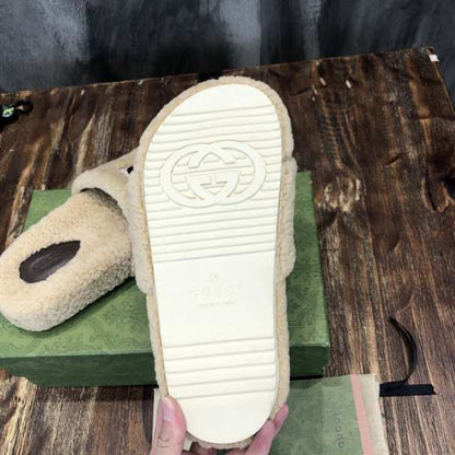 Gucci x The North Face Fur Sandals - Beige
