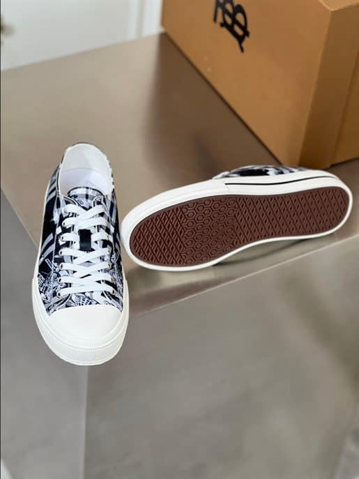 Burberry Low Top Sneakers - Blue Pattern