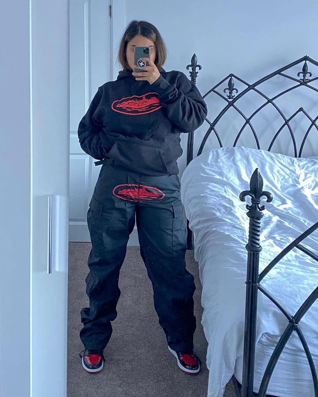 Crtez Island Cargo Pants - Black/Red