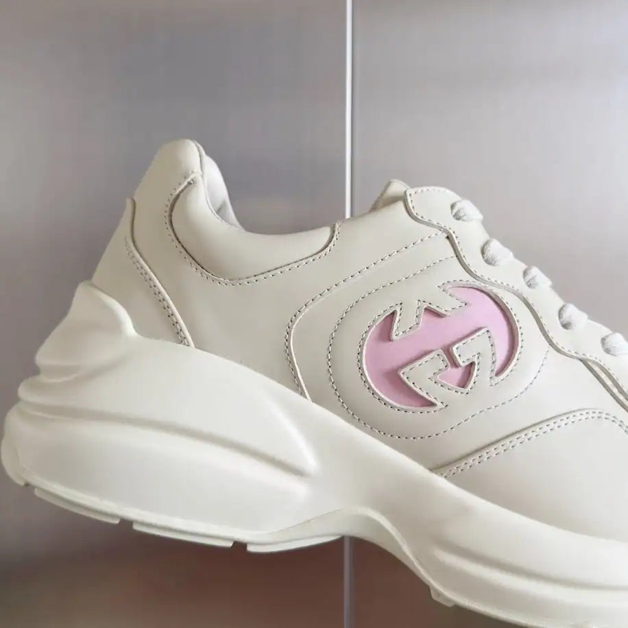 Gucci Rhyton Sneakers - Beige
