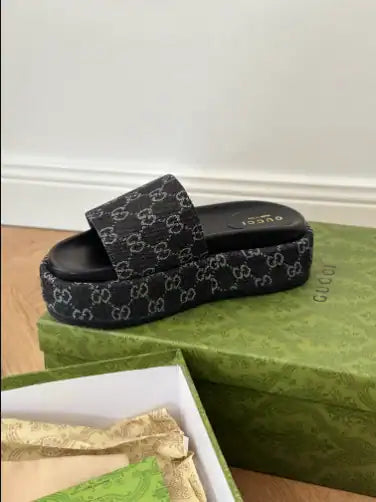 Women's Gucci Platform Sandals - Navy