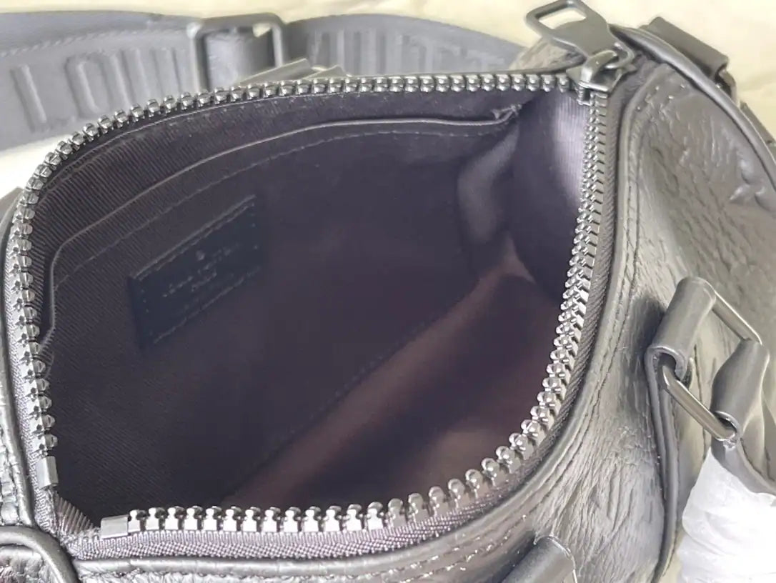LV Keepall Bandouliere 25 Duffle Bag - Black