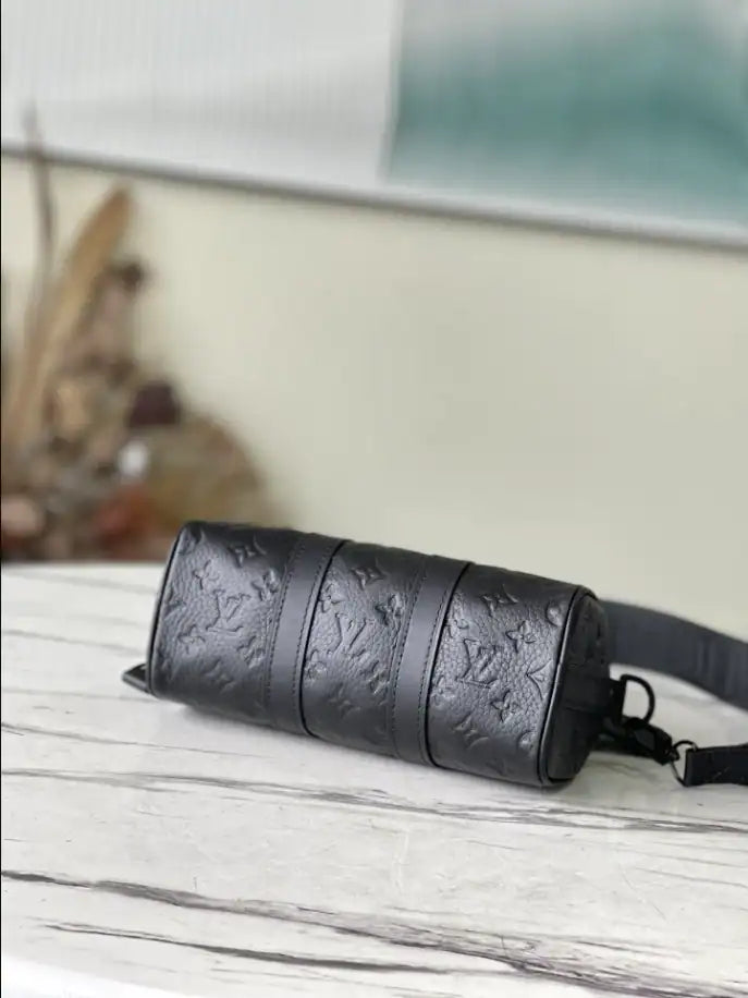 LV Keepall Bandouliere 25 Duffle Bag - Black