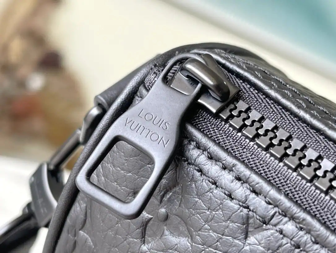 LV Keepall Bandouliere 25 Duffle Bag - Black