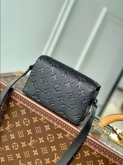 LV Steamer Wearable Wallet - Black