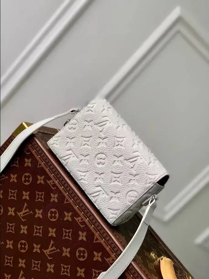 LV Steamer Wearable Wallet - White
