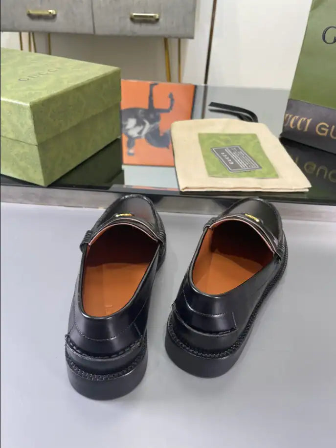 Gucci interlocking GG Loafers - Black